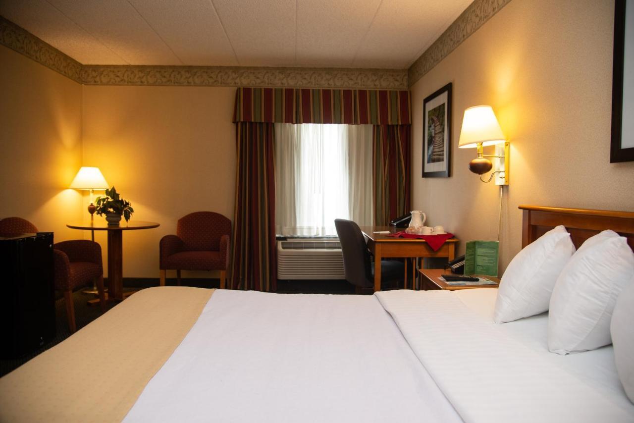 Holiday Lodge Hotel And Conference Center Fayetteville Ngoại thất bức ảnh
