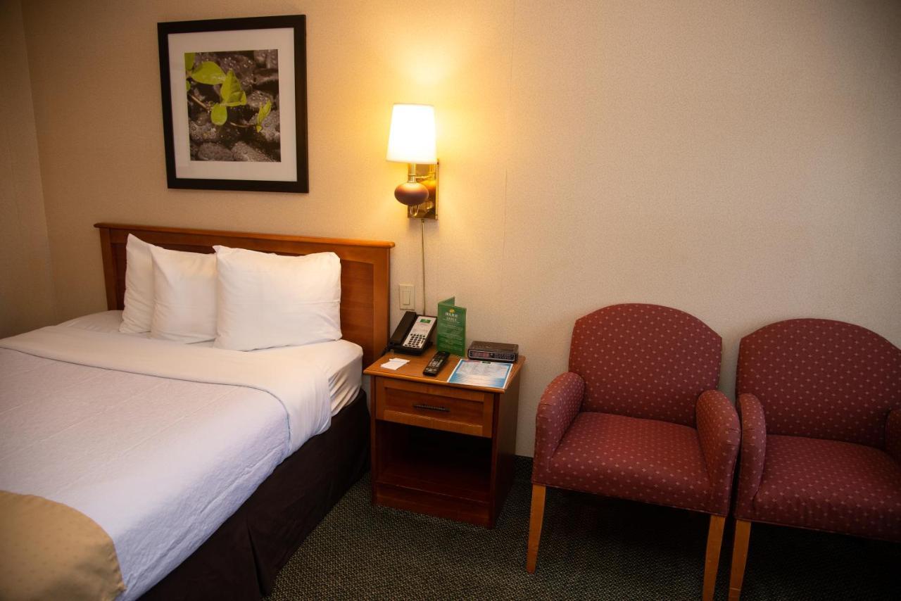 Holiday Lodge Hotel And Conference Center Fayetteville Ngoại thất bức ảnh